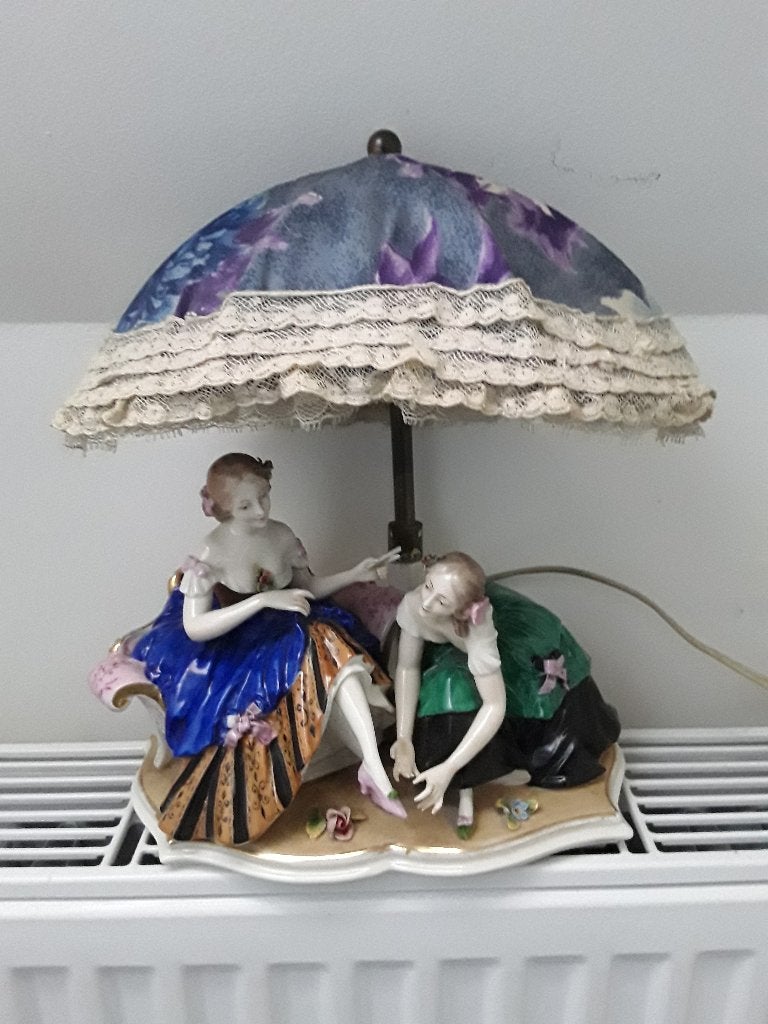 Antieke Saksische porseleinen lamp met 2dames, Verzenden