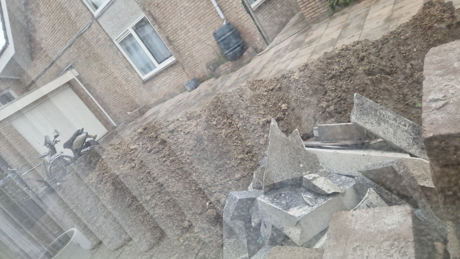 Gezocht: zand en steenpuin afvoeren – omgeving Roosendaal, Tuin en Terras, Ophalen, Gebruikt, Minder dan 5 m², Beton