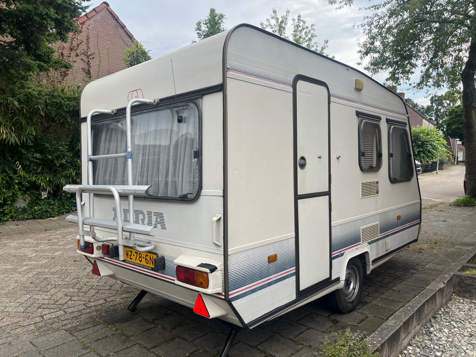 Adria 380 TQ Linea ( 1992 ) stapelbed, Standaardzit, Bedrijf, Adria, 500 - 750 kg