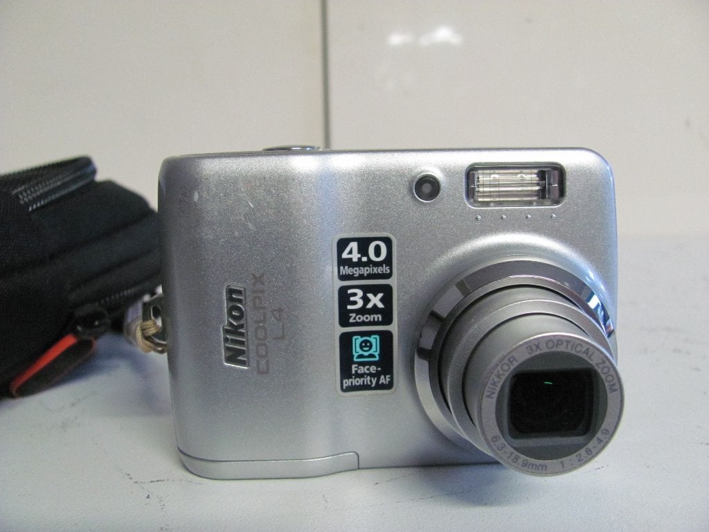 NIKON coolpix L4 leuk vintage cameraatje met sdcard, Ingebouwde flitser, Geheugenkaart, 4 megapixels, Ophalen of Verzenden