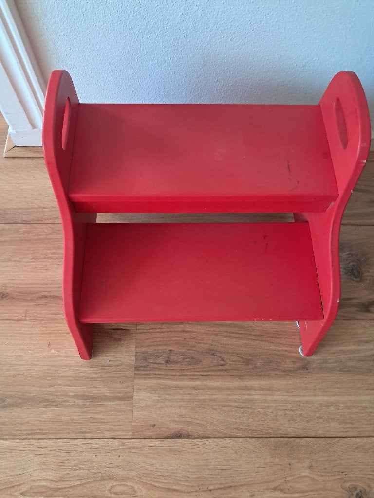 Keukentrapje, kindertrapje rood, Ophalen, Gebruikt, Hout
