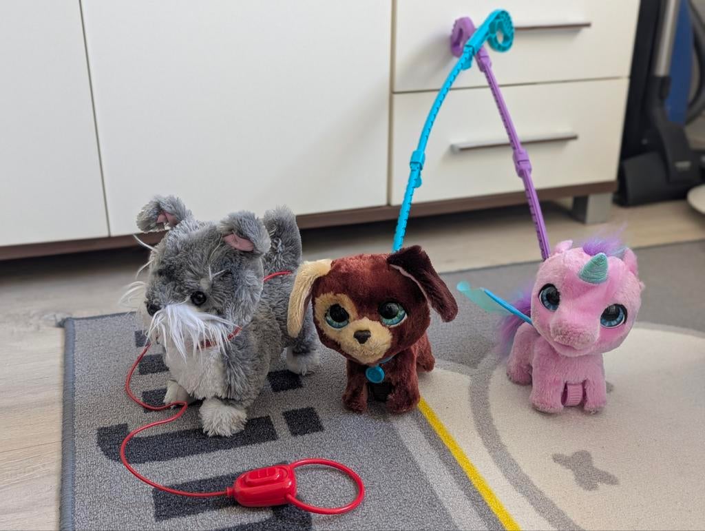 Interactieve dieren: lopende honden en eenhoorn met riem, Kinderen en Baby's, Speelgoed | Knuffels en Pluche, Zo goed als nieuw