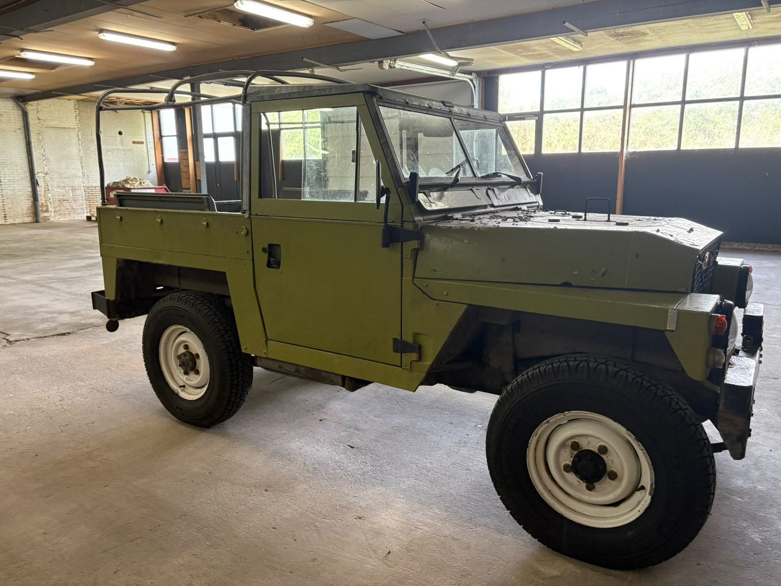 Legervoertuig Landrover light weight, Land Rover, Handgeschakeld, Vierwielaandrijving, Particulier