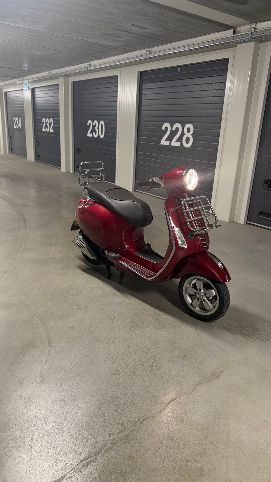 Vespa Primavera, Fietsen en Brommers, Scooters | Vespa, Ophalen, Overige modellen, Maximaal 45 km/u, Zo goed als nieuw