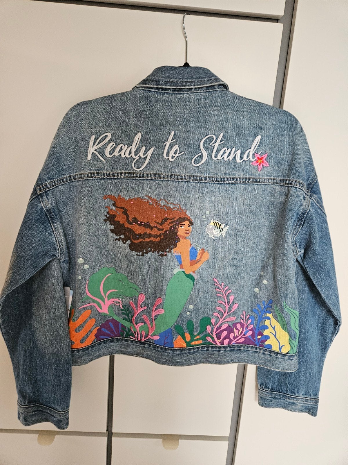 Zomerjas jack jas little mermaid Disneyland Disney Paris M, Disneyland Paris, Ophalen of Verzenden, Nieuw, Maat 38/40 (M)