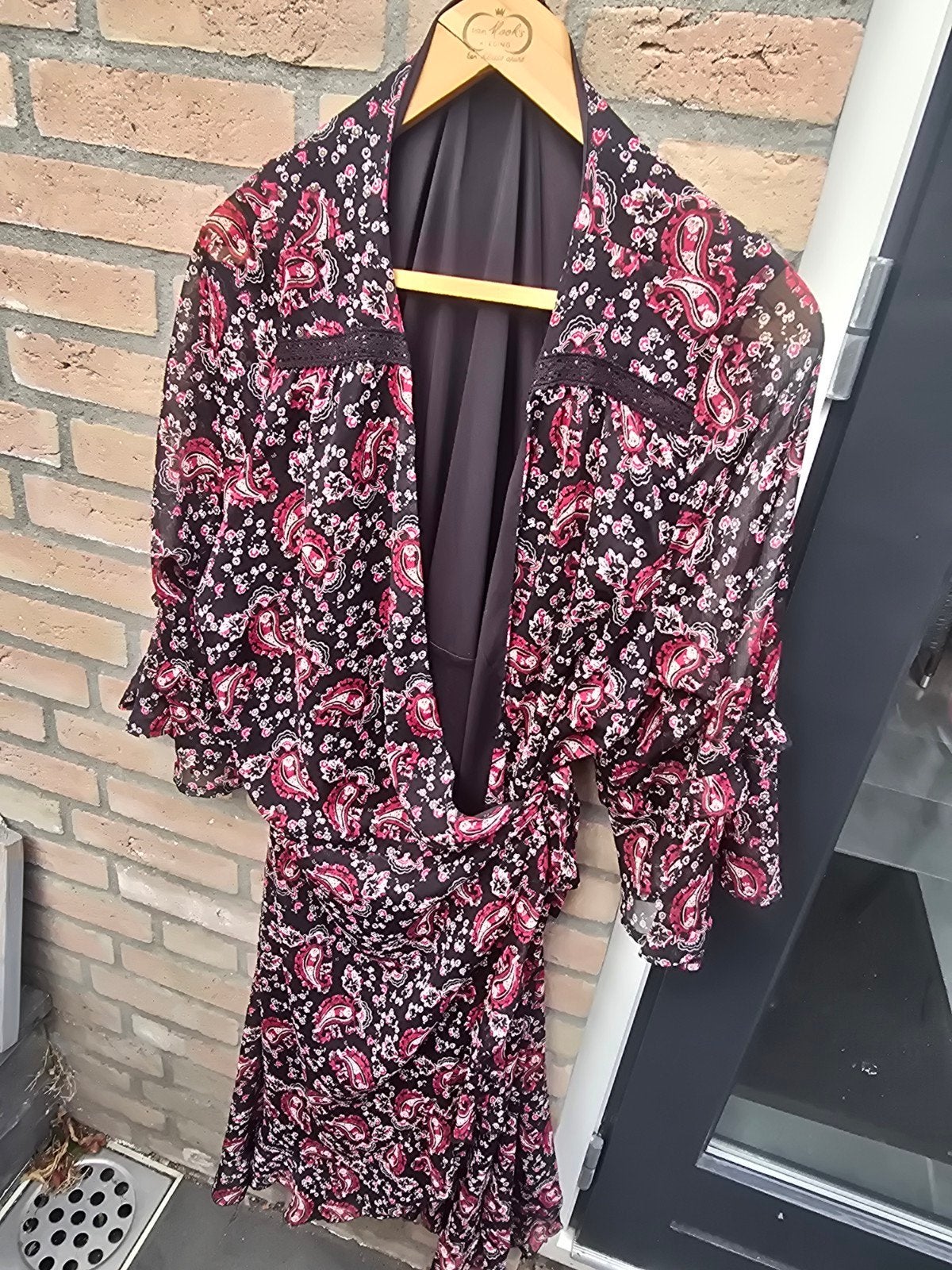 Zwarte jurk met rode paisley print maat 50, Kleding | Dames, Grote Maten, Looks, Ophalen of Verzenden, Zo goed als nieuw, Zwart