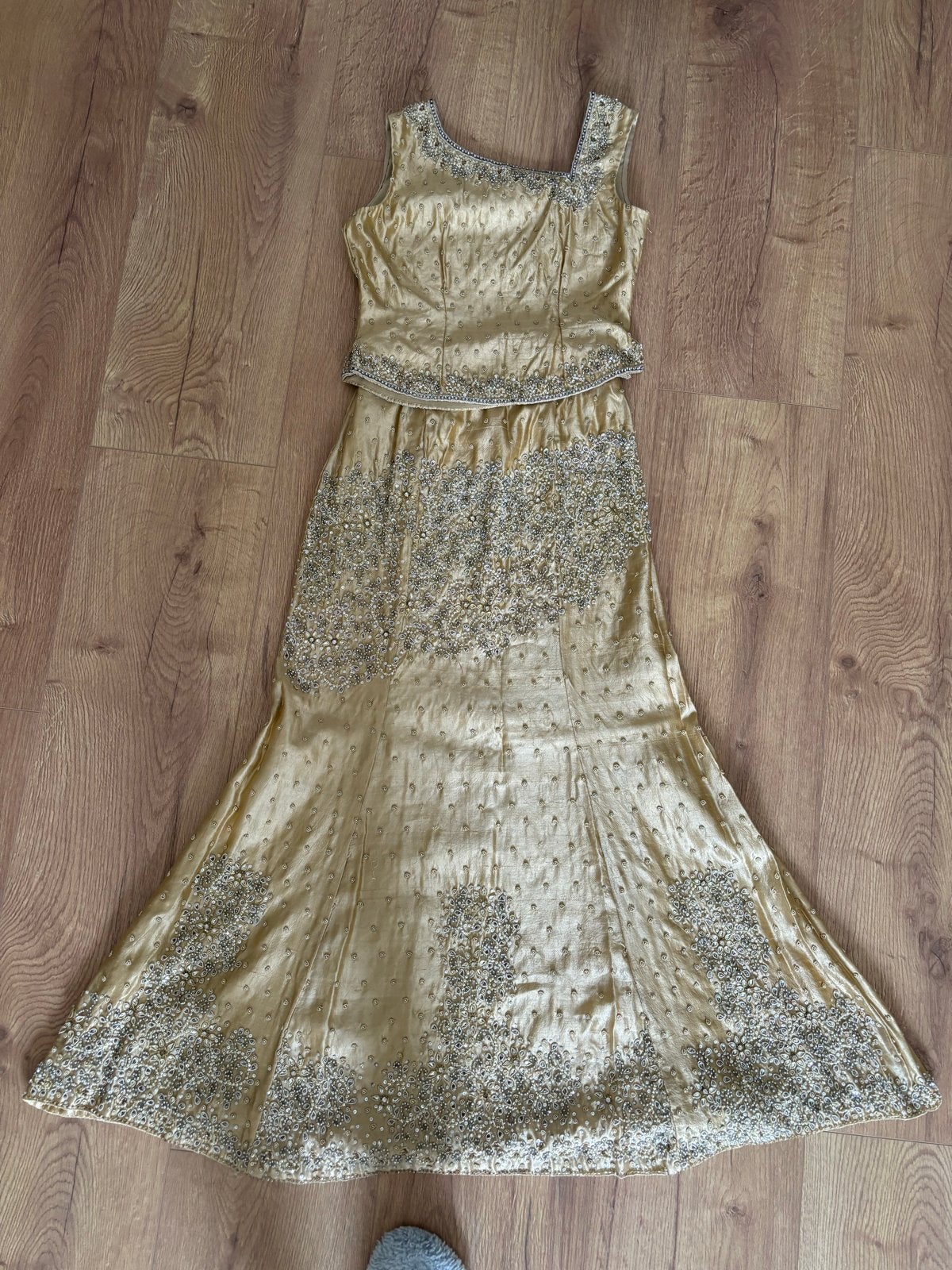 Goudkleurige Lehenga  met Kralen - Maat S/M, Kleding | Dames, Gelegenheidskleding, Overige typen, Nieuw, Ophalen of Verzenden