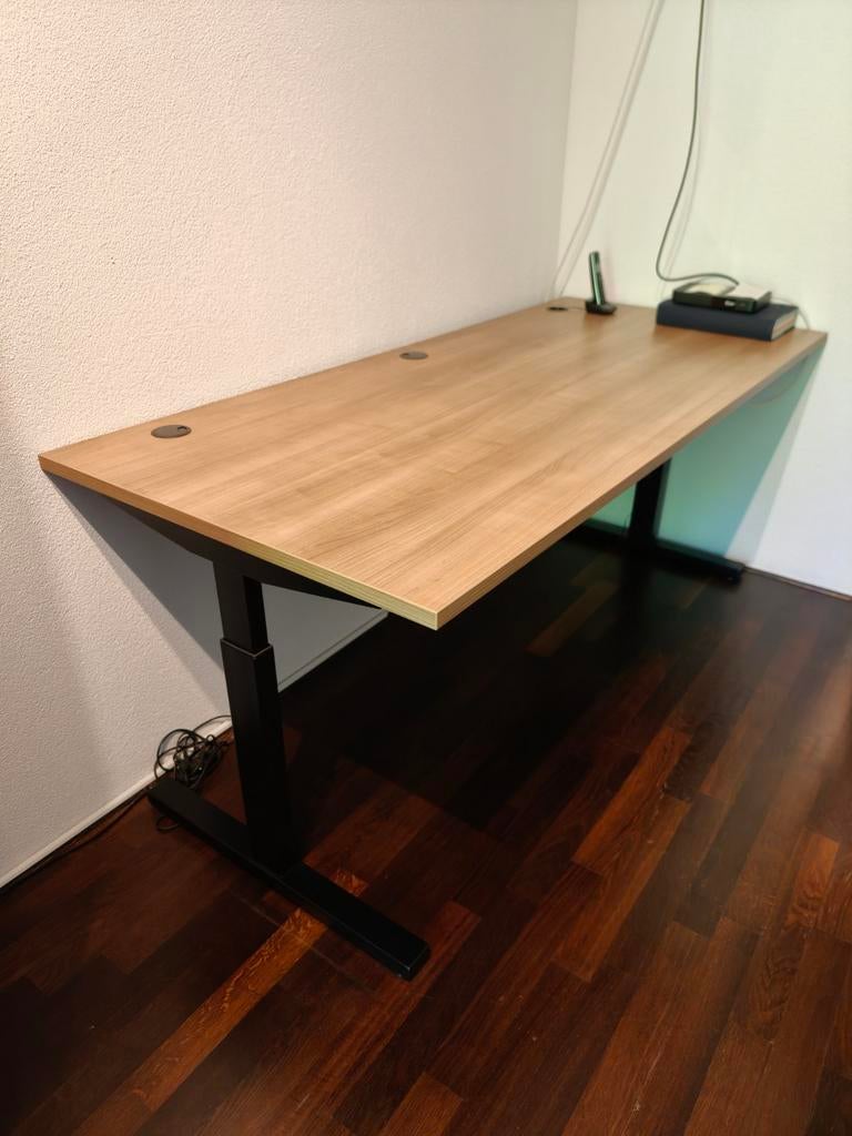 Zit-Sta Bureau - Houtkleurig met Zwart Frame, Ophalen, Zit-sta bureau, Hout, Bruin