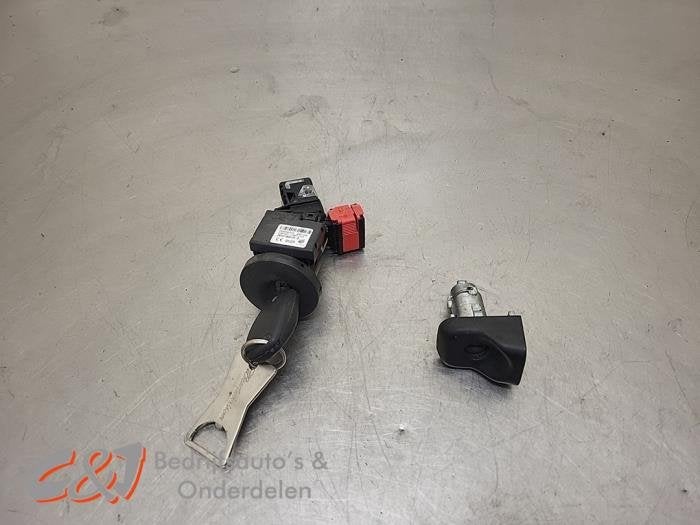 Kontaktslot + Sleutel van een Renault Trafic, Gebruikt, -, Renault, -