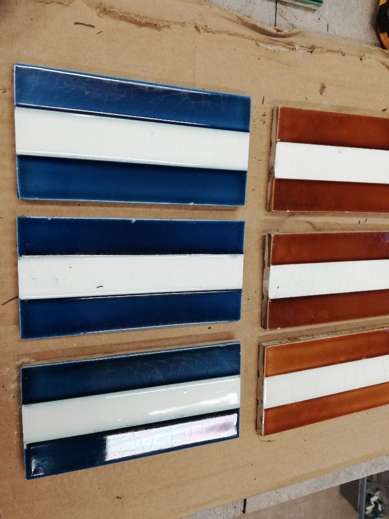 42 blauw wit en 47 bruin wit ANTIEKE RANDTEGELS 15,2x7,6cm
