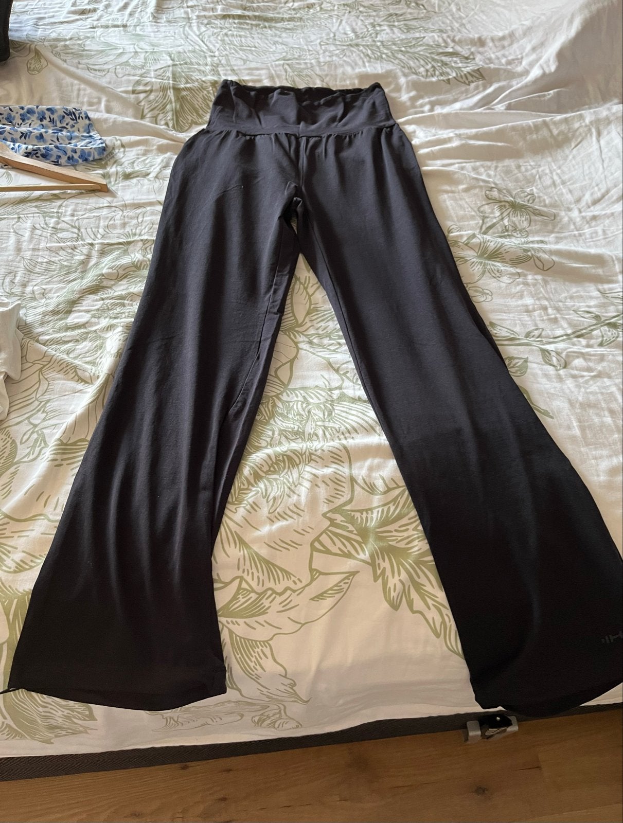 Hema Sport zwarte flared sportbroek maat M, Maat 38/40 (M), Zwart, Ophalen of Verzenden, Zo goed als nieuw