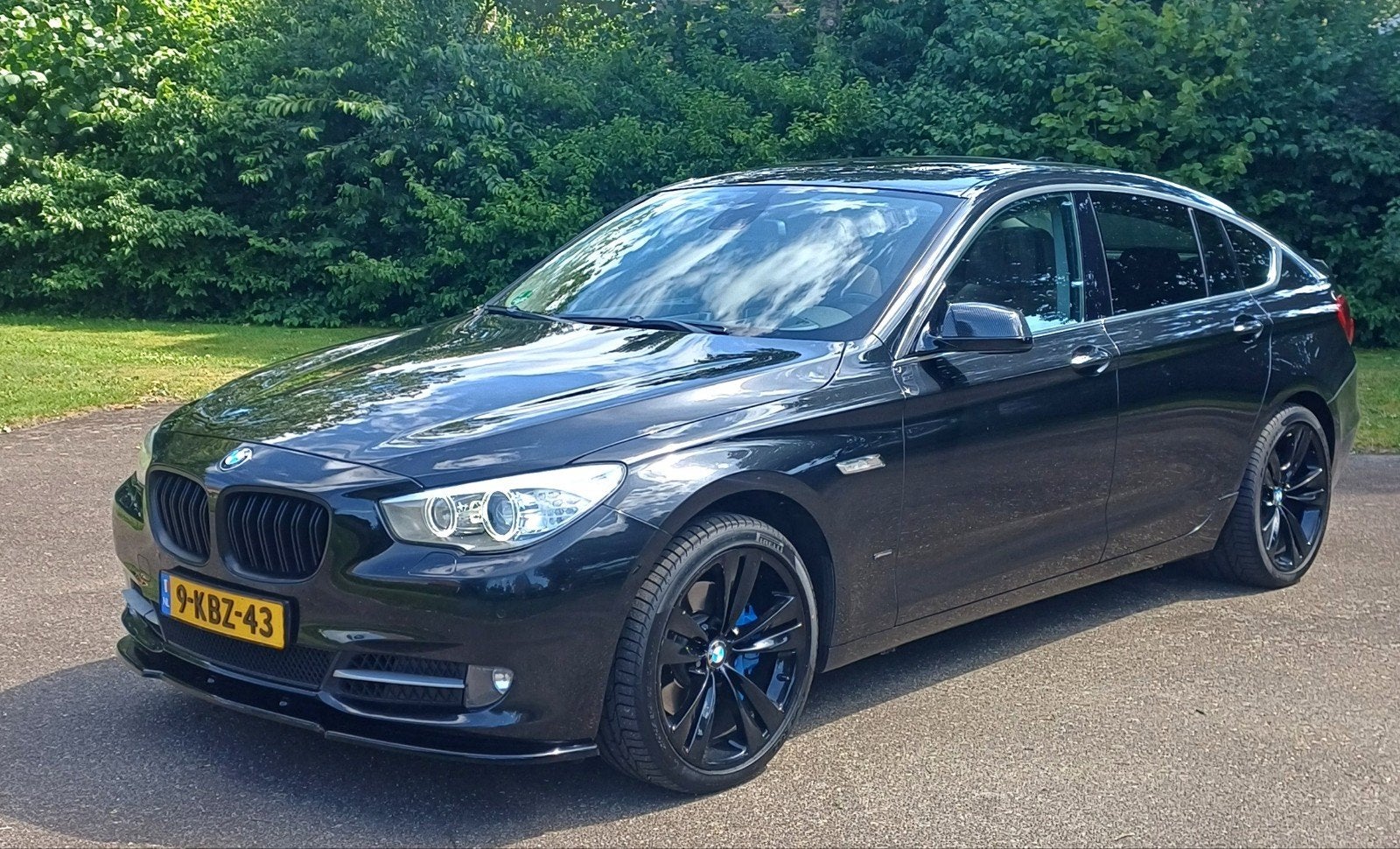 BMW 5-Serie GT 3.0 530D high executXdrive GT Aut8 2011 Zwart, Auto's, BMW, Automaat, 2993 cc, 241 €/maand, Zwart