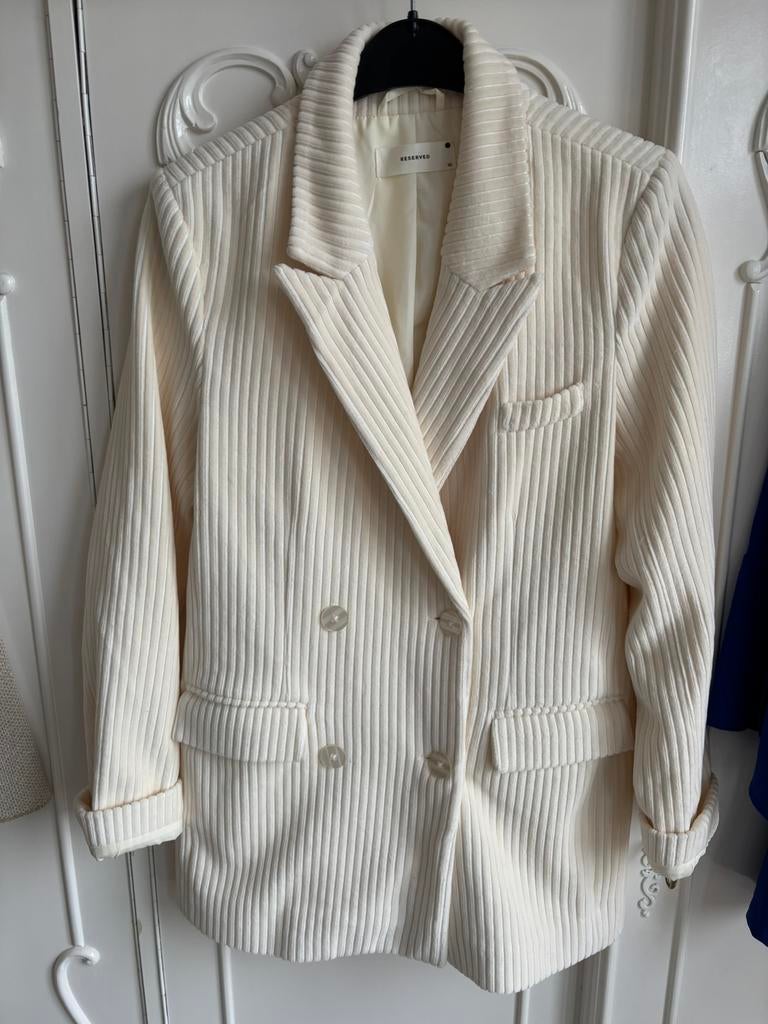 Nieuw off white crème jasje merk Reserved maat XS, Kleding | Dames, Overige kleuren, Nieuw, Ophalen of Verzenden, Jasje