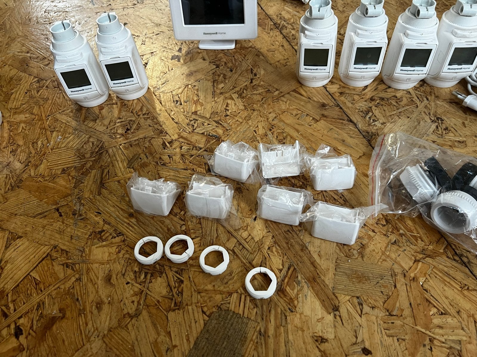 Honeywell Home Slimme Thermostaat Systeem met 6 Radiatorknop, Ophalen, Slimme thermostaat, Gebruikt