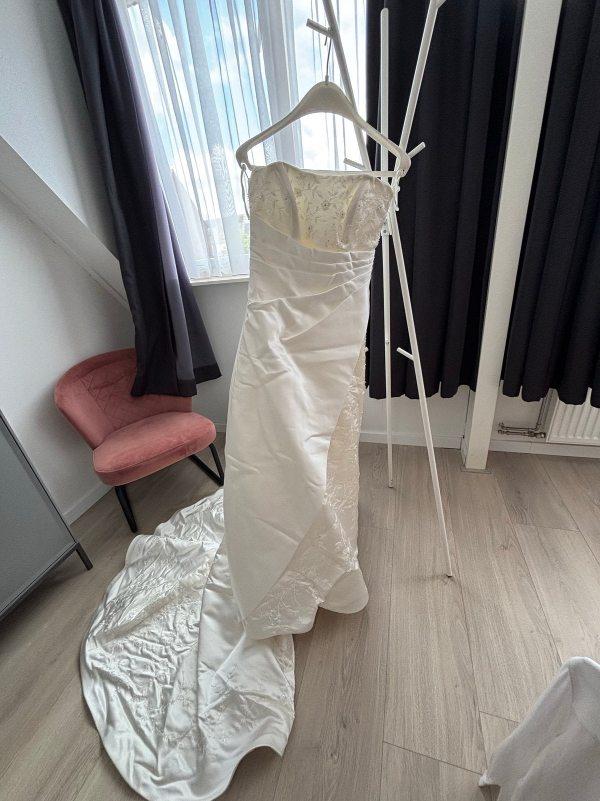 Trouwjurk met hoepel, corset en bolero - Maat S, Kleding | Dames, Trouwkleding en Trouwaccessoires, Ophalen, Gedragen, Wit, Trouwjurk