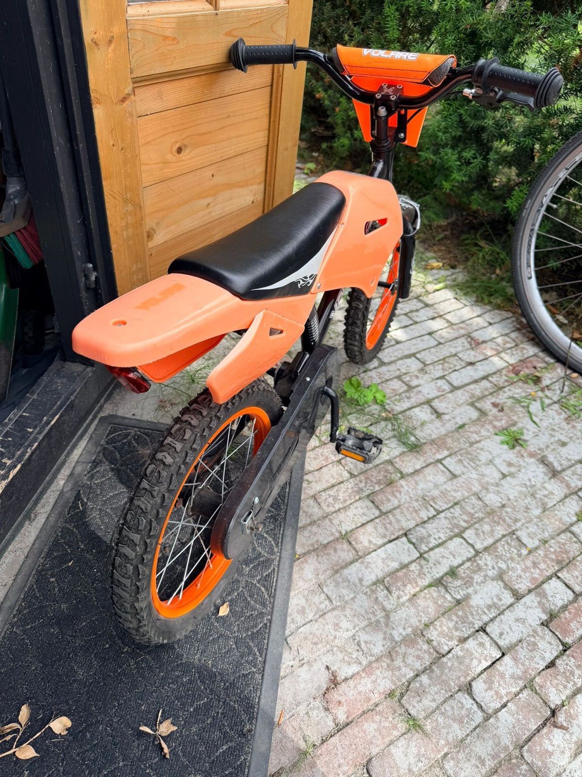 Volare Motobike kinderfiets 16 inch - Oranje, Ophalen of Verzenden, Gebruikt, Terugtraprem, 16 tot 20 inch