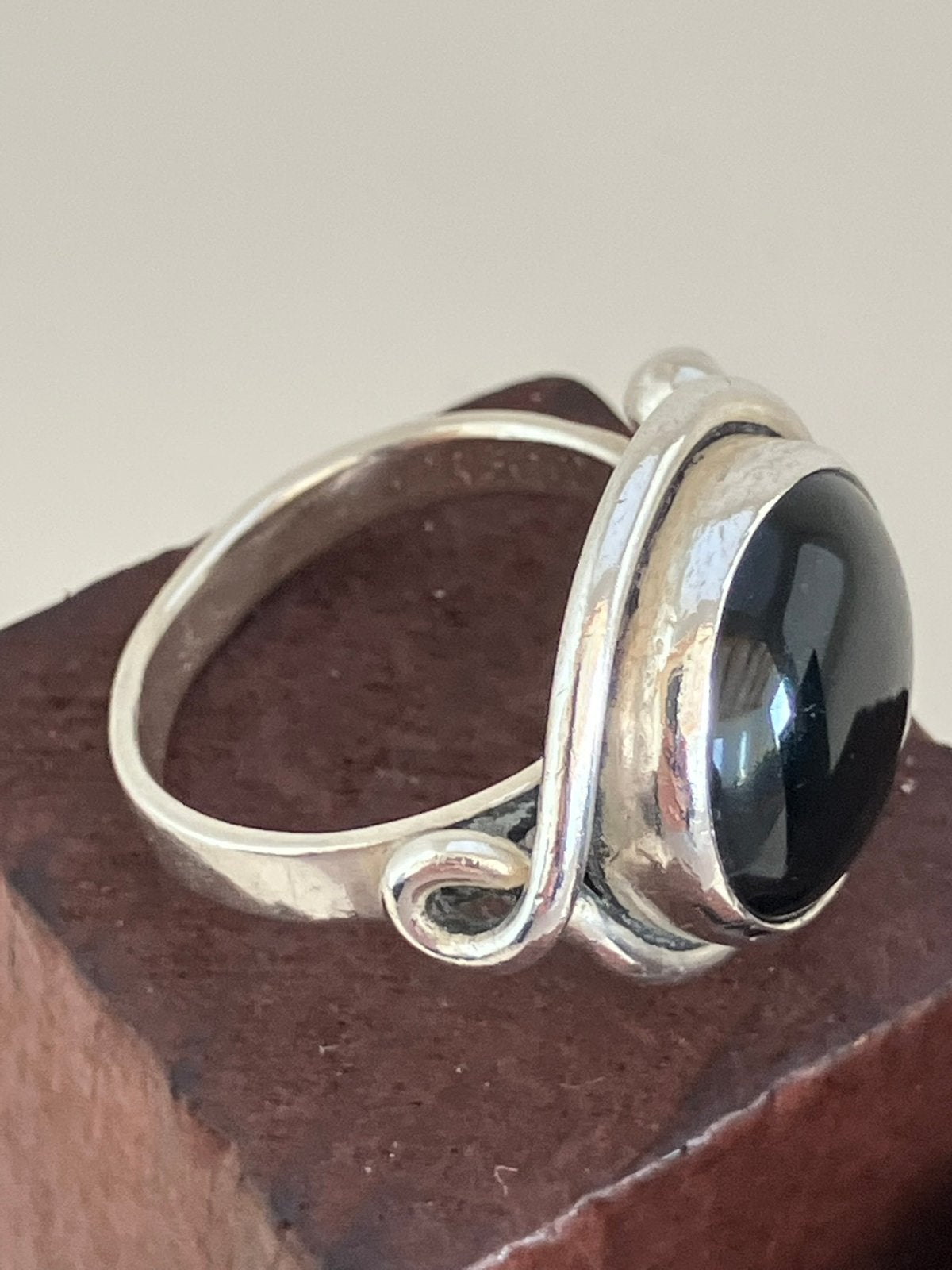 Prachtige ring met onyx, 18 tot 19, Ophalen of Verzenden, Zo goed als nieuw, Dame