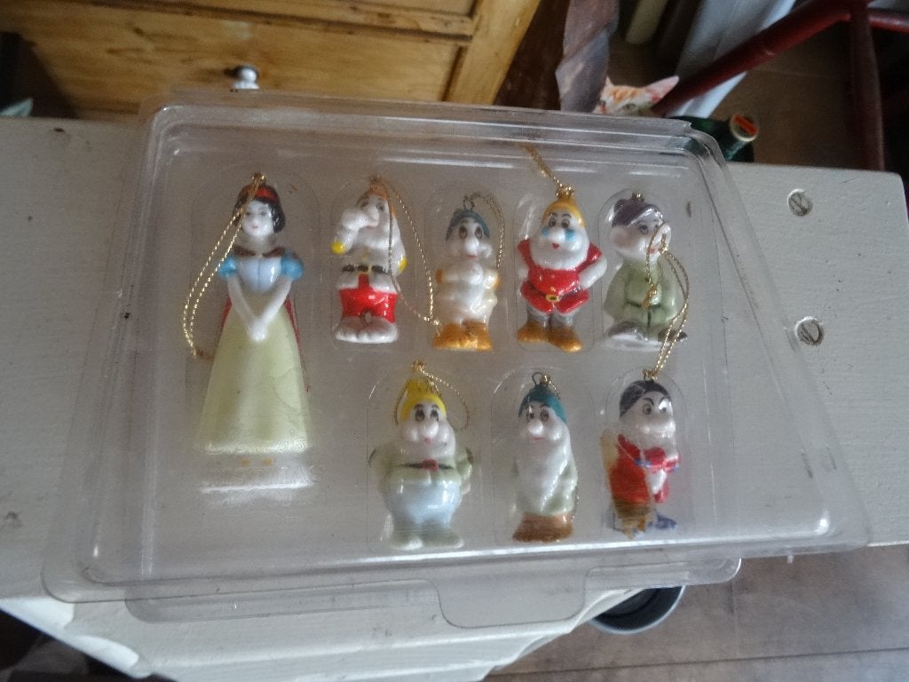 Oude beeldjes Sneeuwwitje en de 7 dwergen Bone China, Verzamelen, Ophalen, Zo goed als nieuw, Overige typen