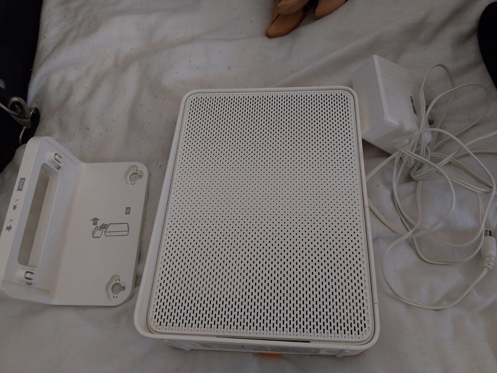 Witte Ziggo Connectbox modem/router en standaard + coaxkabel, Computers en Software, Routers en Modems, Ophalen of Verzenden, Gebruikt