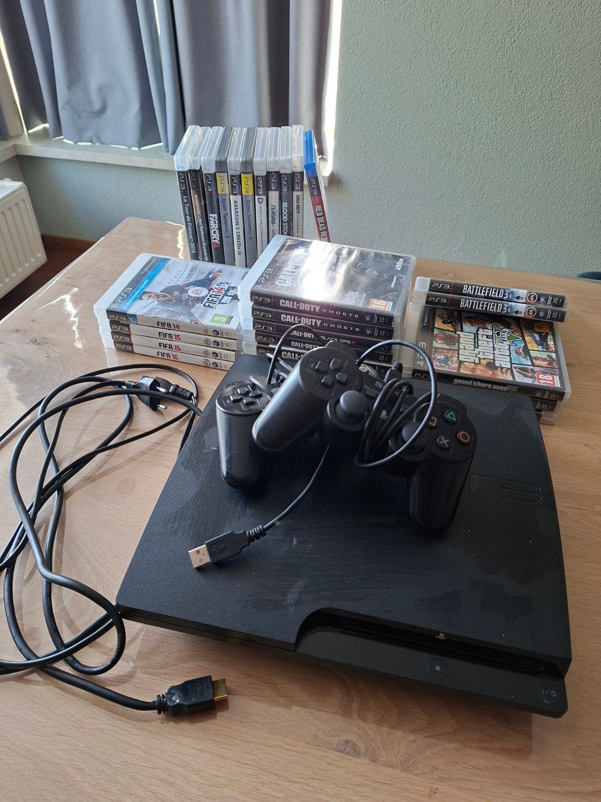PS3 Slim 320GB | Complete Topset met 25 games (GTA, CoD, 007, Spelcomputers en Games, Ophalen, Met 2 controllers, 320 GB, Slim