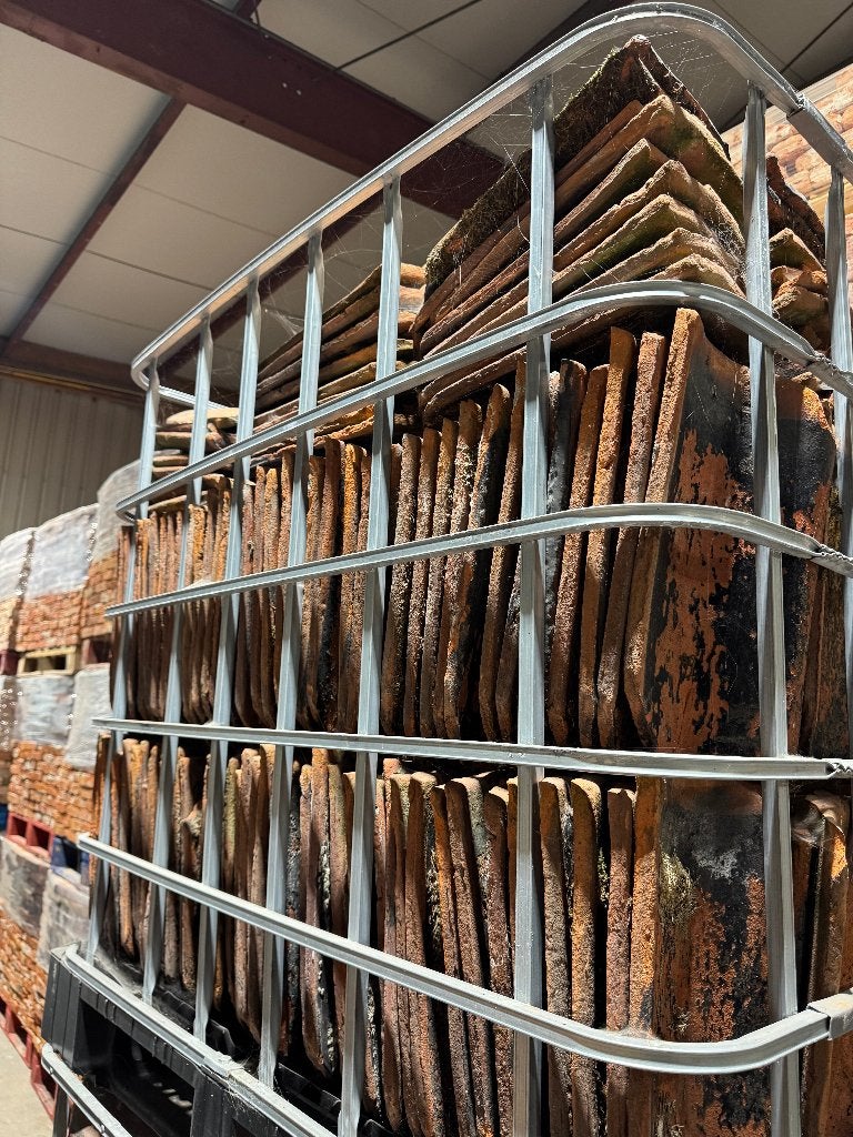Oude holle dakpannen zwart geglazuurd 35-36 CM 800 stuks, Gebruikt, Steen of Klei, Zwart, Ophalen of Verzenden