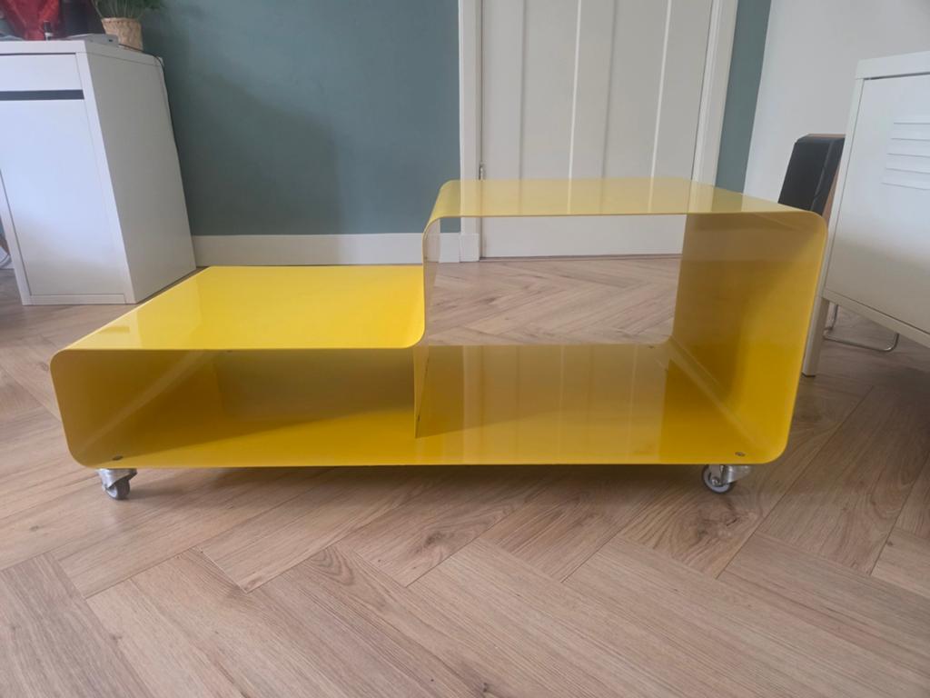 Müller DW300 salontafel geel op wielen, Huis en Inrichting, Ophalen, Gebruikt, 100 tot 150 cm, Modern, Industrieel