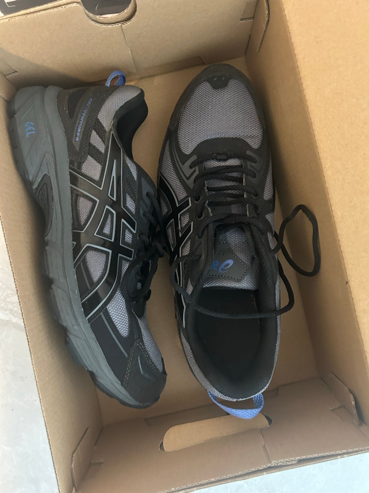 Originele Asics sportschoenen maat 42,5 met doos, Kleding | Heren, Sportkleding, Zwart, Overige maten, Ophalen of Verzenden, Zo goed als nieuw
