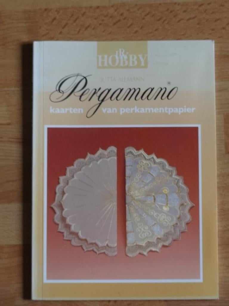 Pergamano kaarten van perkamentpapier-Jutta Allmann, Hobby en Vrije tijd, Ophalen of Verzenden, Zo goed als nieuw, Overige thema's