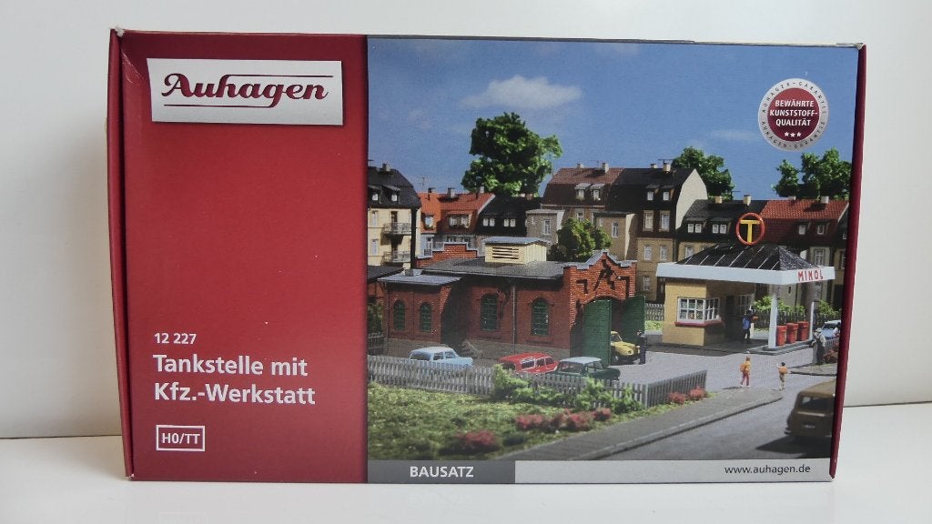 Bouwdoos H0: Auhagen tankstation met werkplaats ovp 12227, Overige merken, Brug, Tunnel of Gebouw, Nieuw, Ophalen of Verzenden