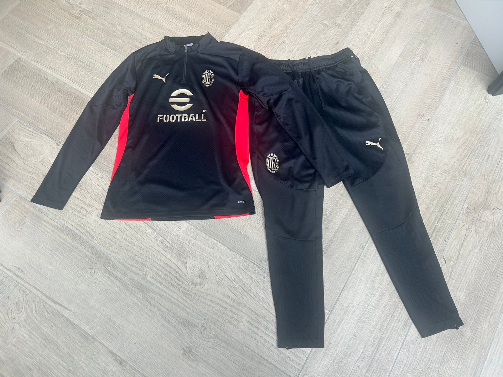 Voetbaltrainingspak AC Milan, trui maat S, broek maat M, Ophalen of Verzenden, Zo goed als nieuw