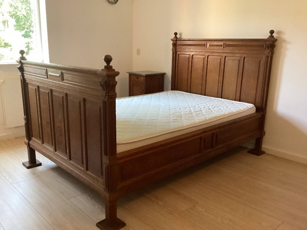 Massief eiken bed met nachtkastje, Ophalen