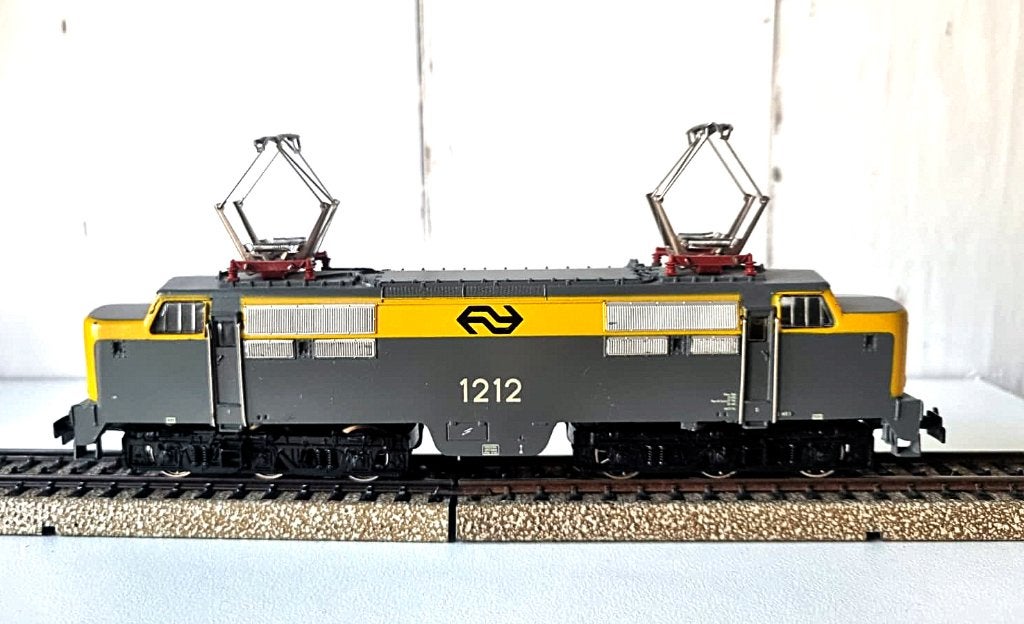 Schitterende marklin 3055 NS Locomotief 1212 nieuwstaat, Wisselstroom, Locomotief, Analoog, Ophalen of Verzenden