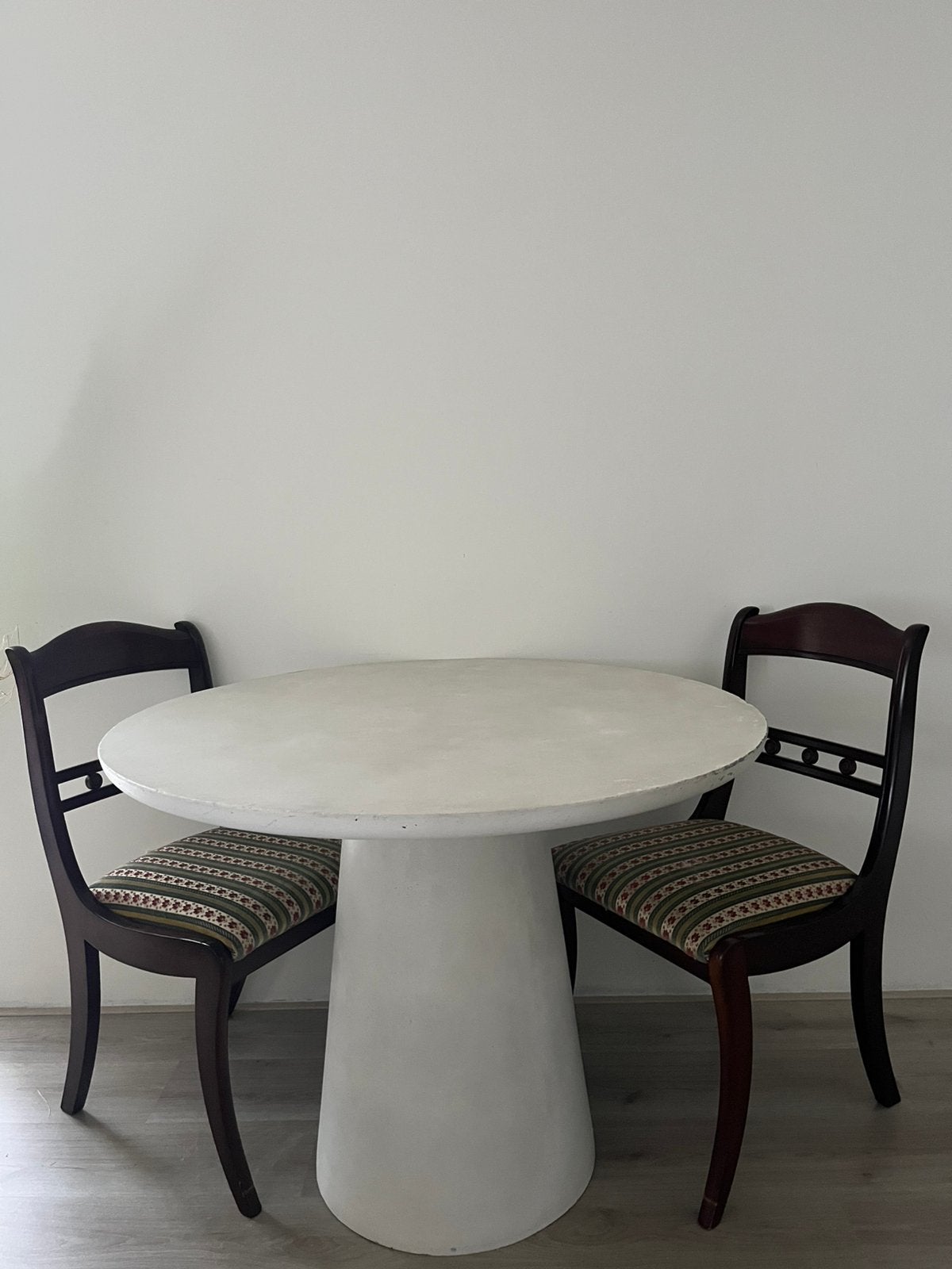 WOOOD Essentials Damon eettafel betonlook wit 76xø100, Huis en Inrichting, Tafels | Eettafels, Gebruikt, 50 tot 100 cm, 50 tot 100 cm