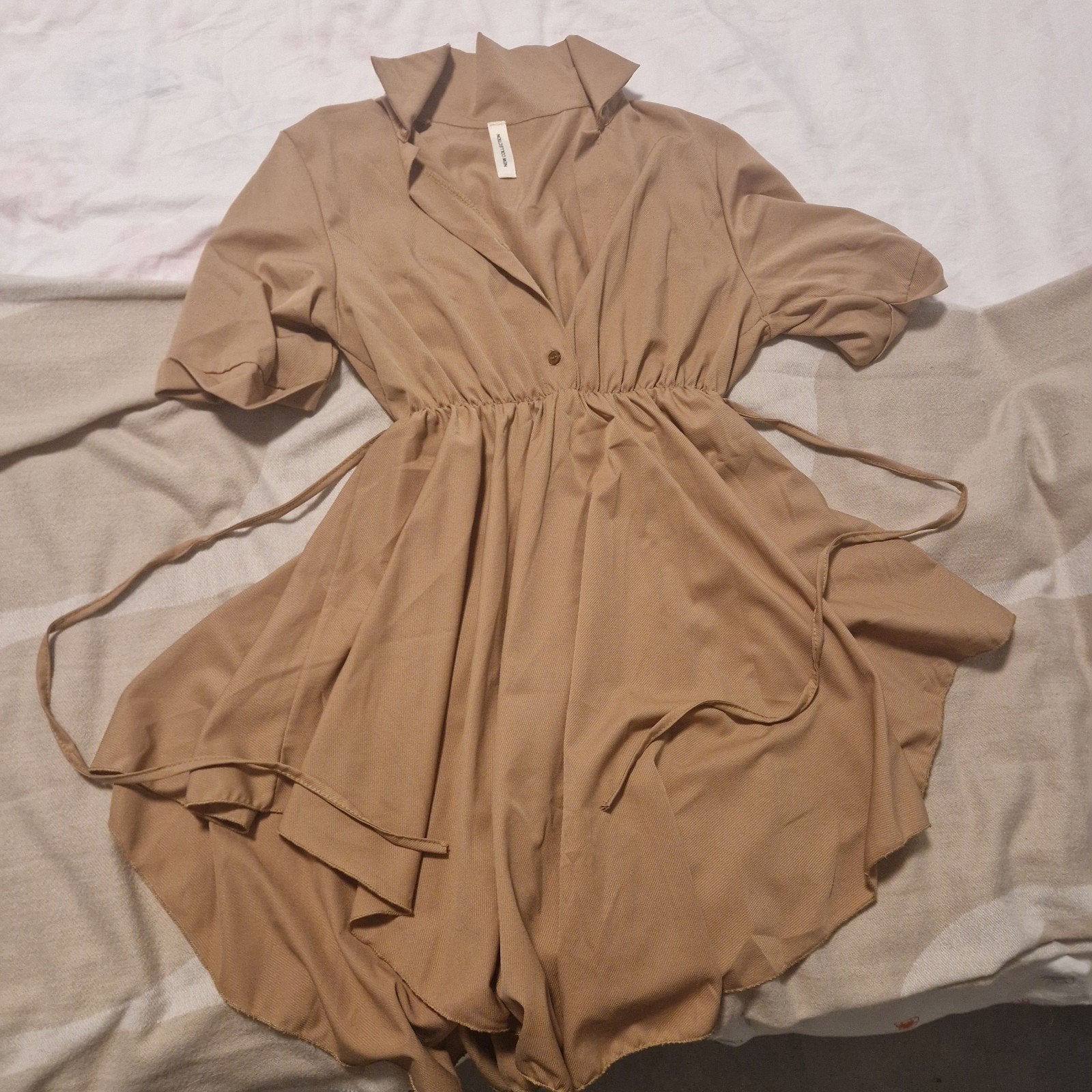 Mooie beige jurk, weinig gedragen, Ophalen of Verzenden, Zo goed als nieuw, Maat 38/40 (M), Beige