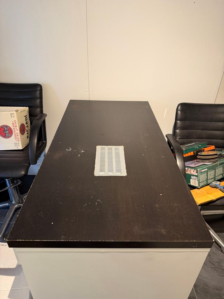 Nageltafel met lades. Afzuiging niet aanwezig !, Gebruikt, Met lades, Spaanplaat of MDF, Ophalen of Verzenden