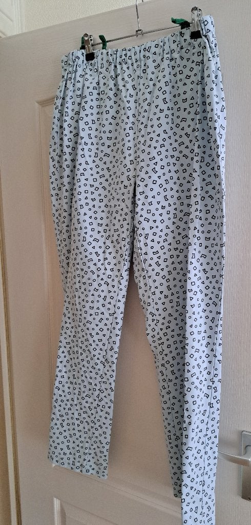 Lichtblauwe katoenen dames broek met figuurtjes maat 42/44 L, Blauw, Maat 42/44 (L), Ophalen of Verzenden, Zo goed als nieuw