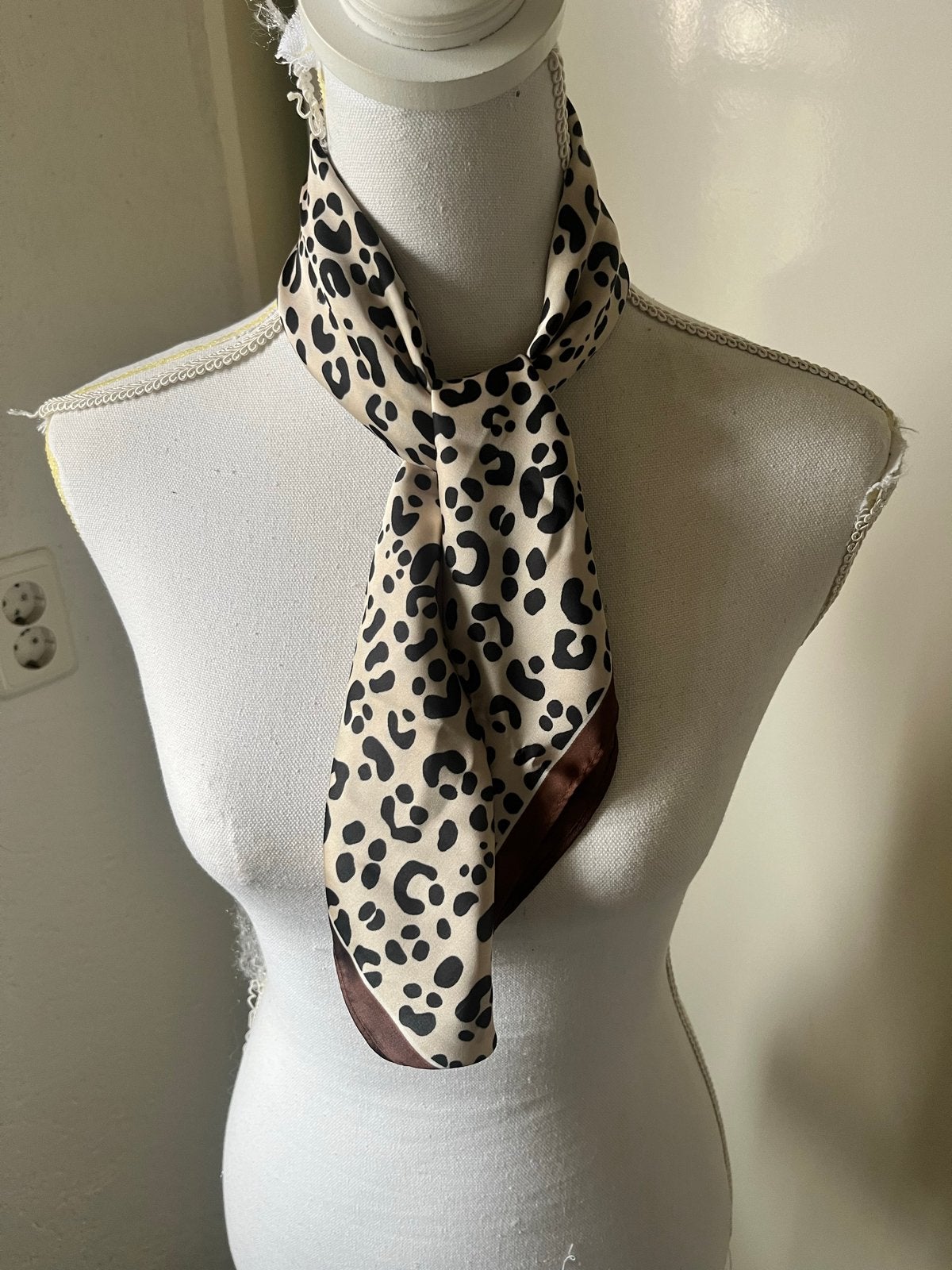 Leopard print sjaal - Zo goed als nieuw, Ophalen of Verzenden, Zo goed als nieuw, Maat 38/40 (M), Sjaal