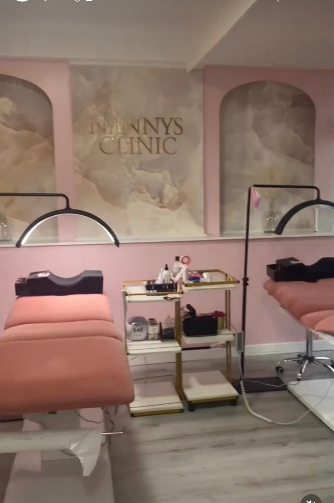 Werkplek te huur in een actieve beautysalon!, Huizen en Kamers