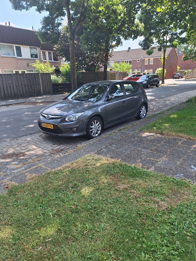 Hyundai i30 1.4 I Cvvt 5DR 2010 Grijs, Auto's, Hyundai, Voorwielaandrijving, Zwart, 4 cilinders, 1396 cc
