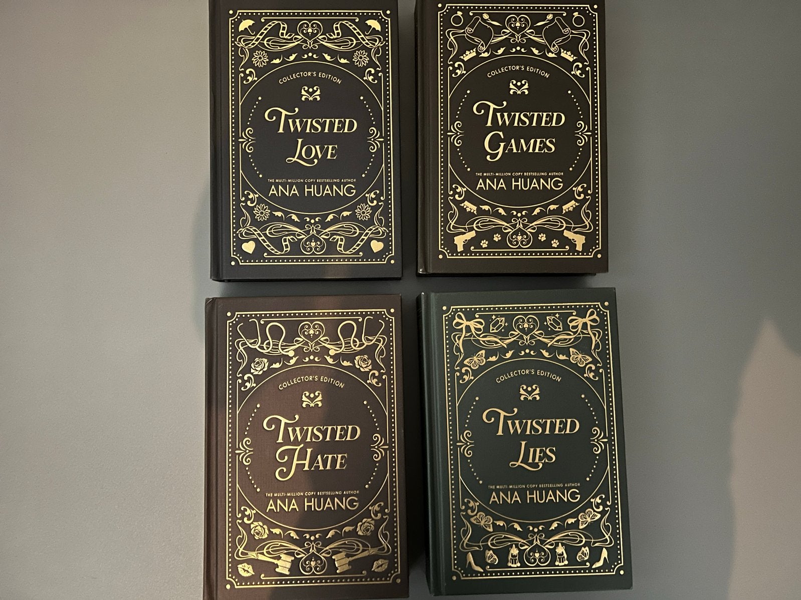 Twisted Tale boeken serie - Ana Huang (Collector's Edition), Boeken, Romans, Ophalen of Verzenden, Zo goed als nieuw