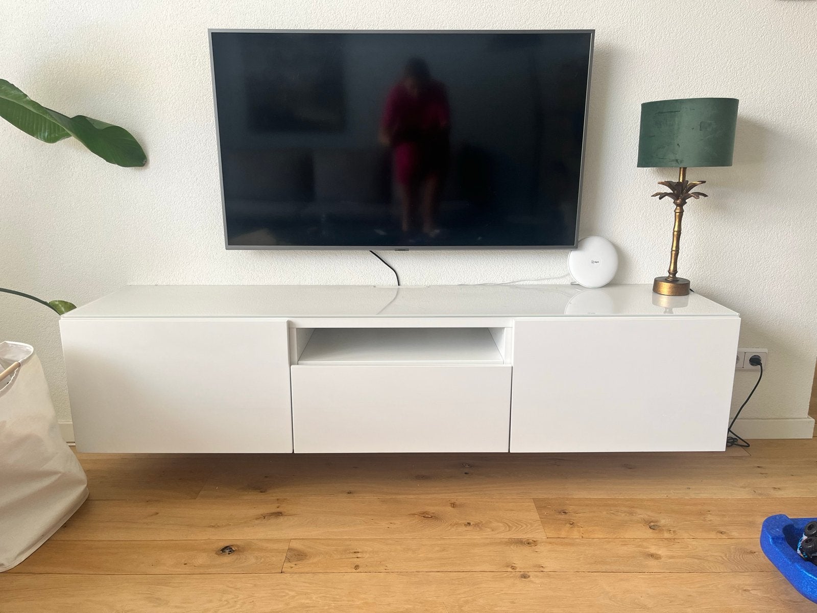 IKEA Besta TV meubel kast - Wit Hoogglans met glasplaat, Ophalen, Glas, 150 tot 200 cm, Zo goed als nieuw