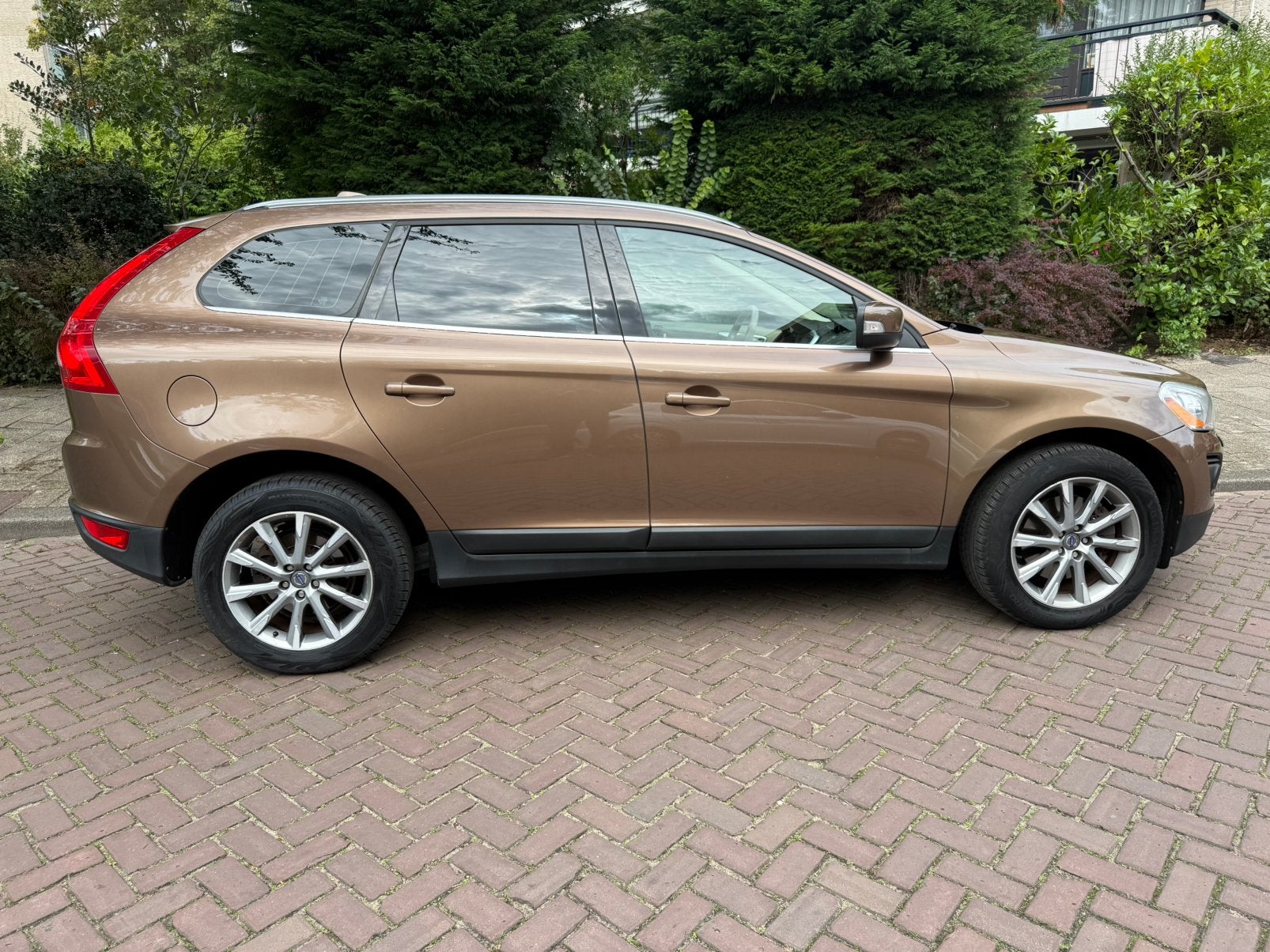 Volvo XC60 2.4 D AWD Geartronic 2009 Bruin, Automaat, 1716 kg, 197 €/maand, 163 pk