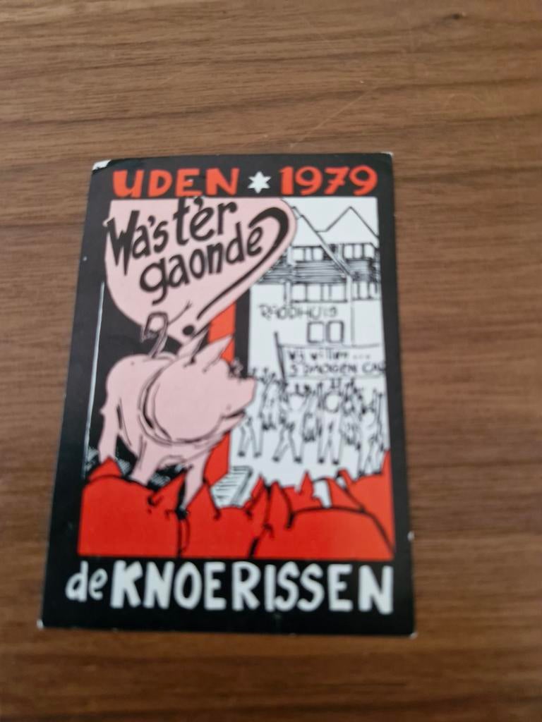 7640 Carnavals Sticker t Uden 1979 - De Knoerissen, Ophalen of Verzenden, Gebruikt