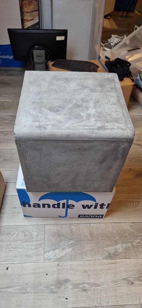 Modern bijzettafeltje, Ophalen, Minder dan 55 cm, Vierkant, Zo goed als nieuw