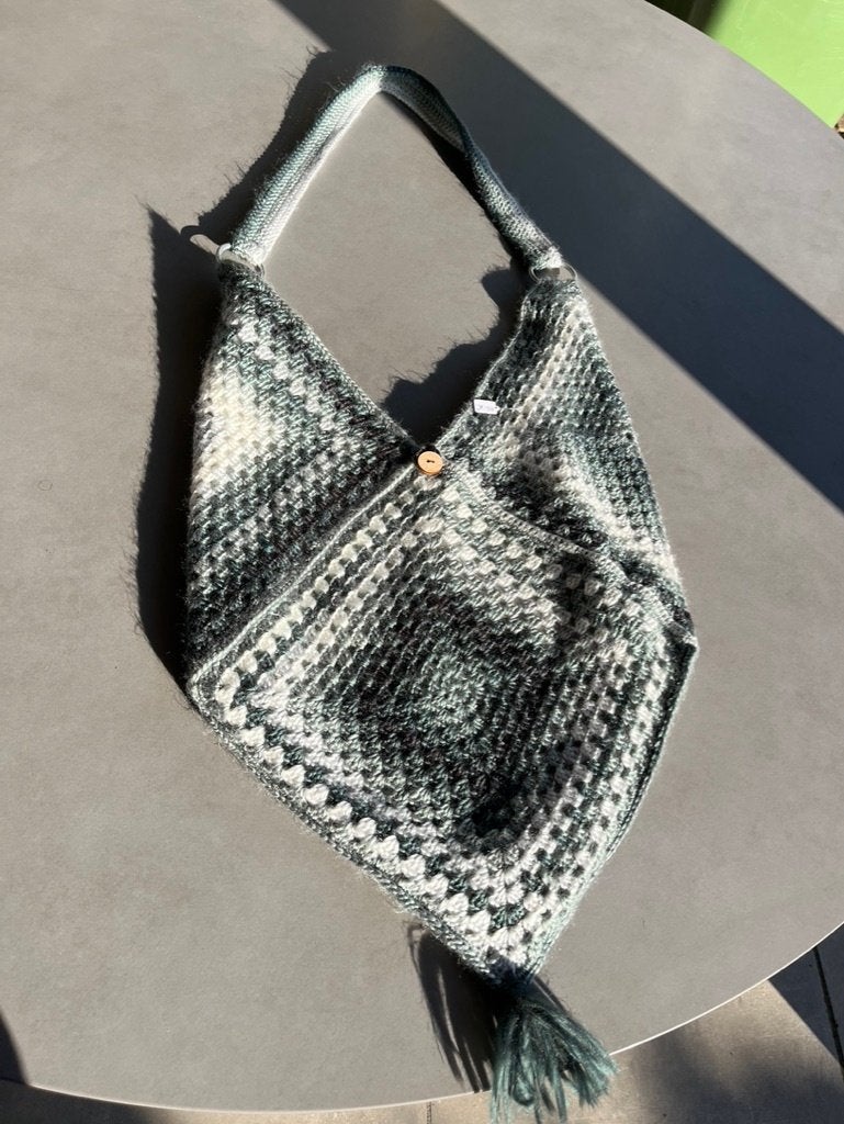 Nieuwe grijs/witte granny square tas, 40x40 cm, Ophalen of Verzenden, Nieuw, Grijs, Schoudertasje