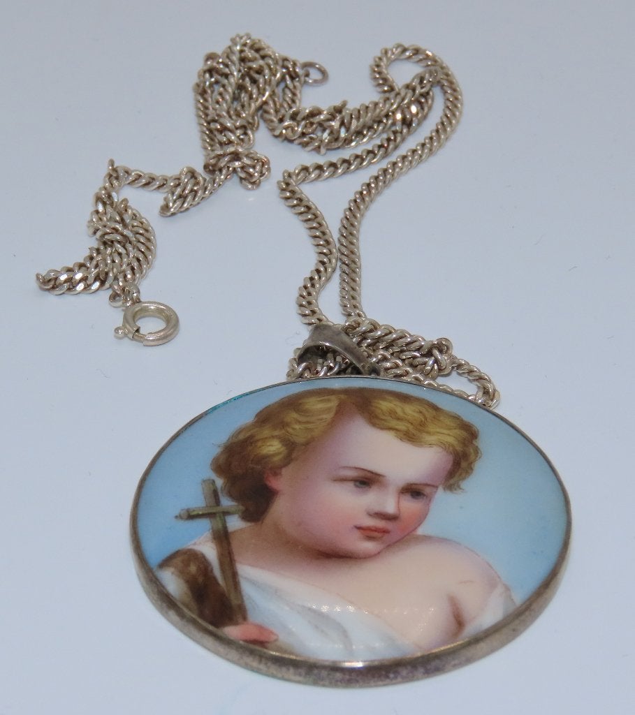 ZILVEREN KETTING EN PORSELEINEN HANGER MET CHERUBIJN, Verzenden