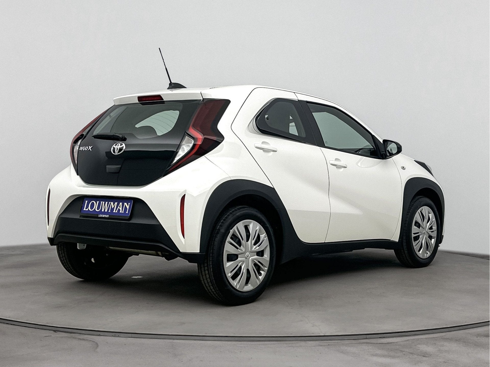 Toyota Aygo X 1.0 VVT-i MT Play *DEMO* | Apple Carplay -/ An, 12 maanden, Stof, Euro 6, 920 kg