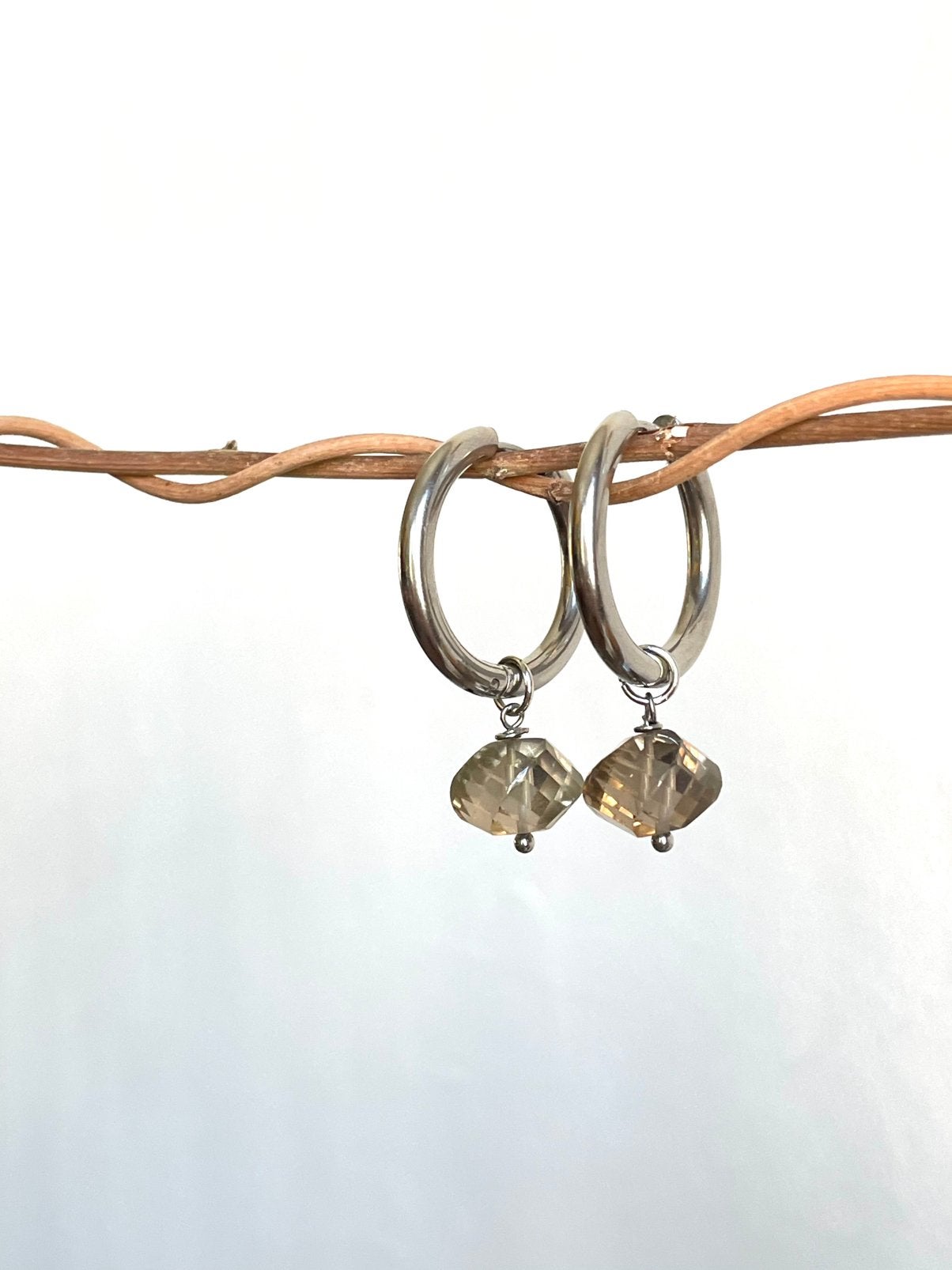 Rookkwarts oorringen/ creolen, Sieraden, Tassen en Uiterlijk, Oorbellen, Hangers, Nieuw, Ophalen of Verzenden, Grijs