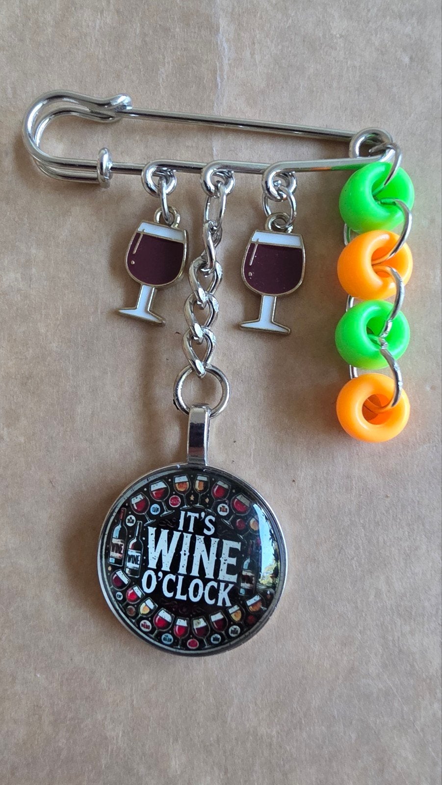Carnavalsspeld 'It's Wine O'Clock' - Kruikenstad/Peeënrijk, Hobby en Vrije tijd, Ophalen of Verzenden, Nieuw, Overige typen, Carnaval