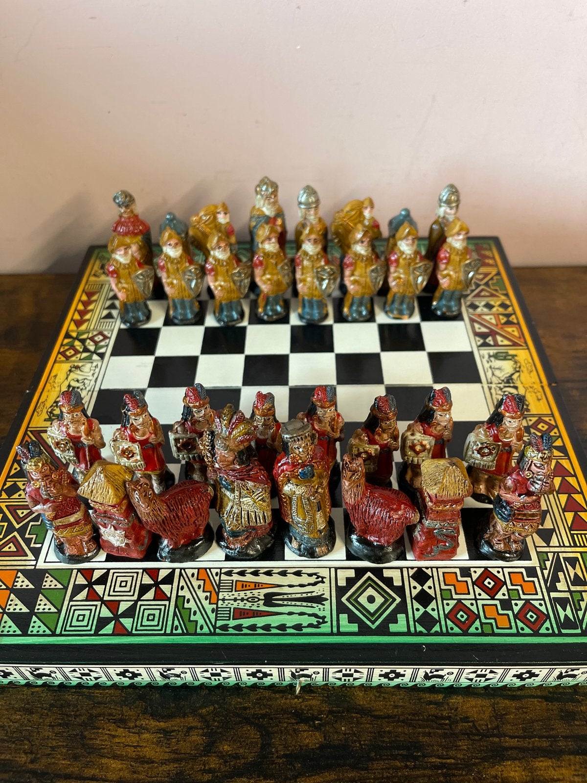 Uniek handgemaakt schaakspel: Inca's vs. Spanjaarden, Antiek en Kunst, Ophalen of Verzenden